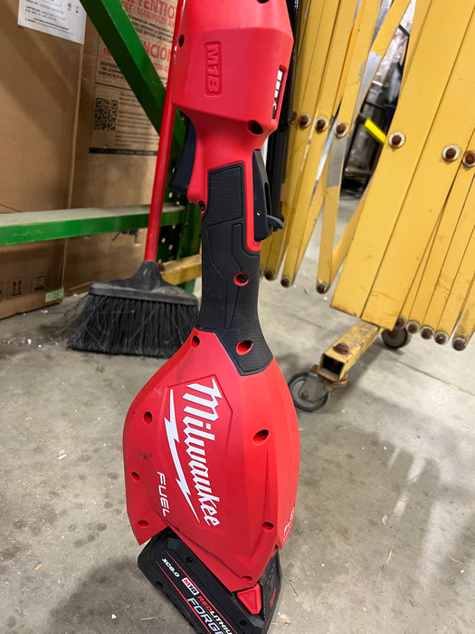 Milwaukee Tool M18 FUEL 18V 16 in. Brushless Cordless String Trimmer w/QUIK-LOK Attachment & 8.0 Ah Battery (new)
