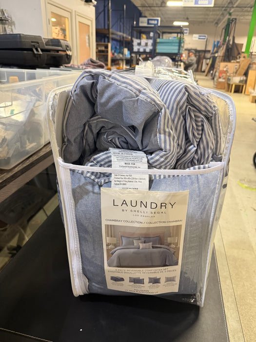 5 piece Full/Queen Comforter Set (New)