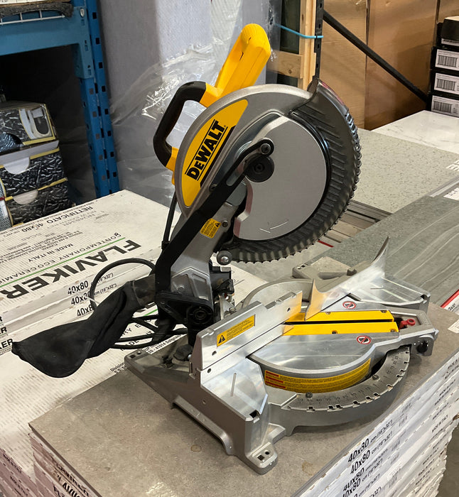 Dewalt 15 Amp Corded 10" Compound Miter Saw (Used)
