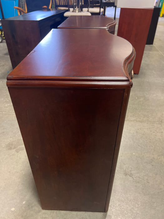 Mahogany/Cherry Tone Wood Nightstands Set (used)