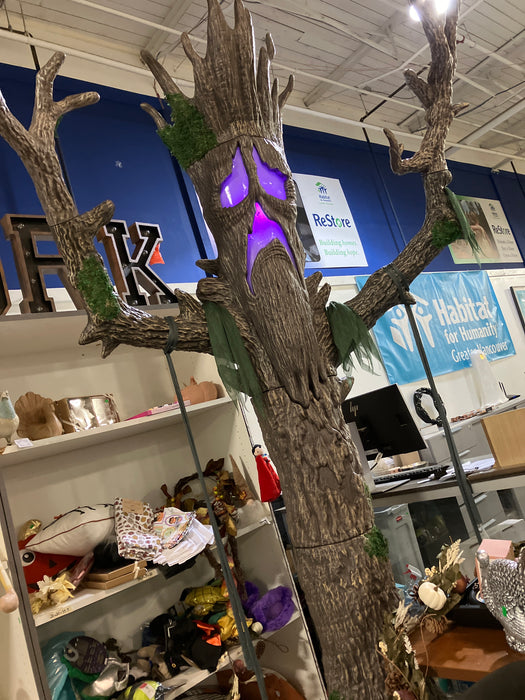 Wicked Woods Giant-sized LED tree Monster