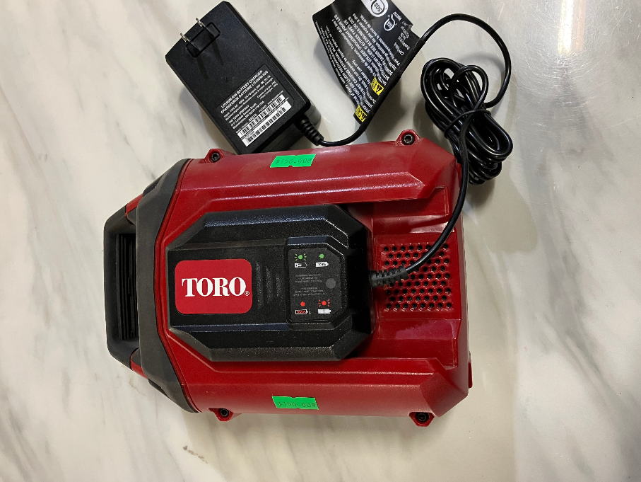 Toro Flex Force 60V 2.0 Amp-Hrs 108W Battery with Charger (USED)