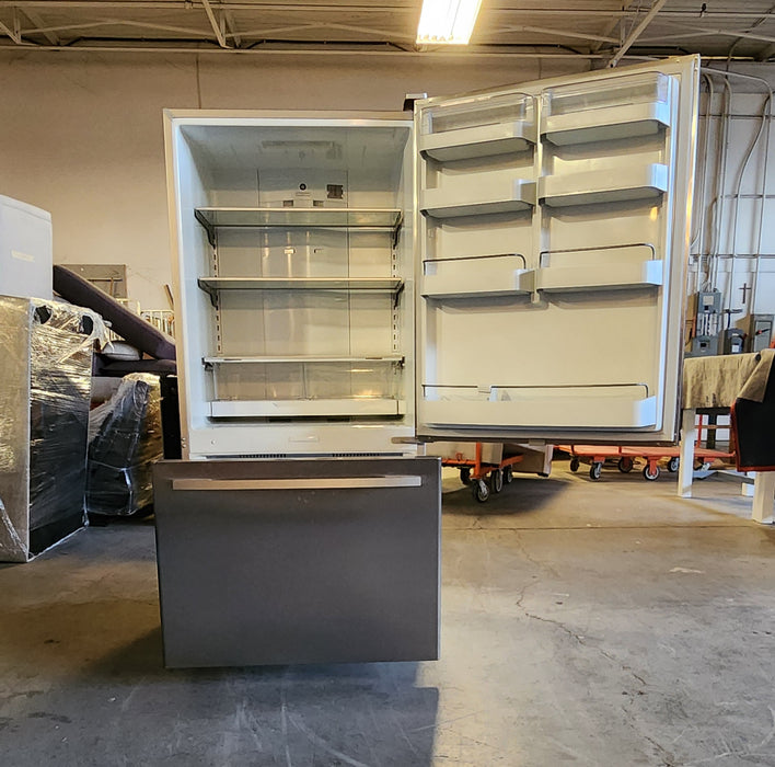 Fisher & Pakel Refrigerator