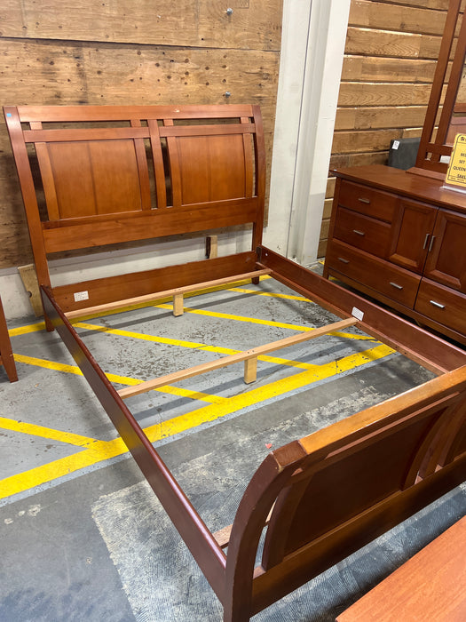 4-Piece Queen Sized Wooden Bedroom Set