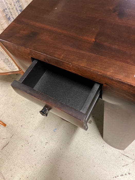 Brown end table (used)