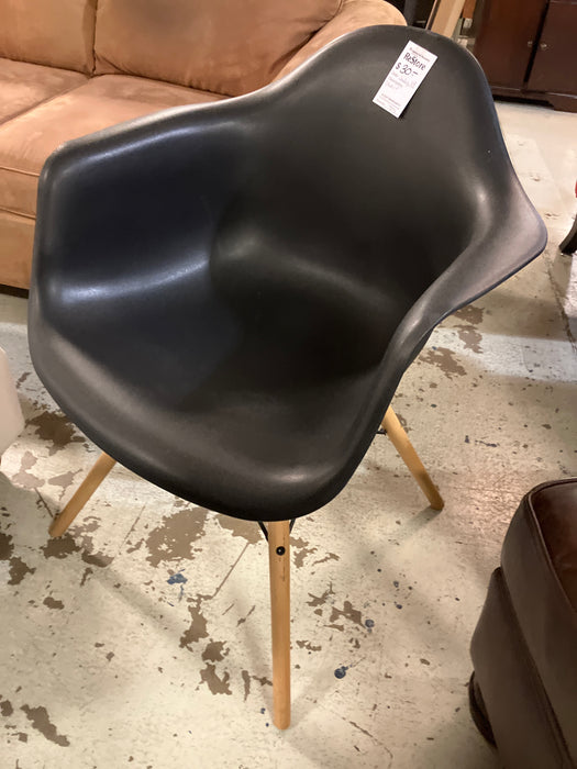 Black plastic chair (used)