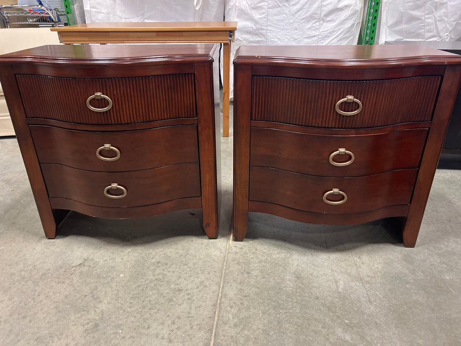 Mahogany/Cherry Tone Wood Nightstands Set (used)