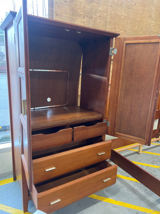 4-Piece Queen Sized Wooden Bedroom Set