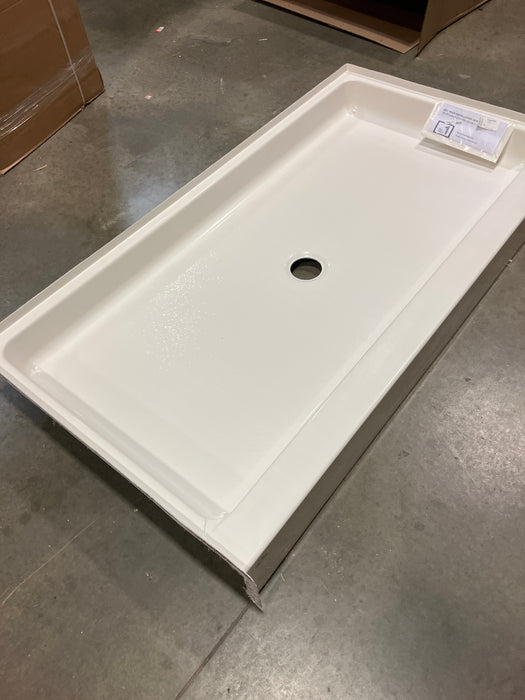 MAAX Alaska 60L x 32W x 7H Rectangular Centre Drain Fibreglass Shower Base Pan in White