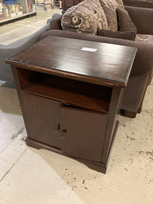 Brown end Table  (used)