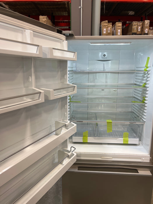 Fisher and Paykel Refrigerator 31”