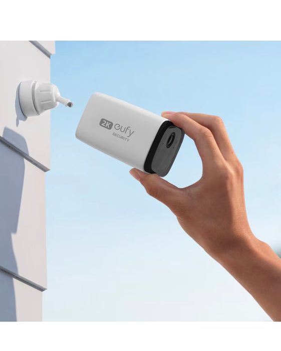 eufy security SoloCam C210, Wireless Outdoor Camera -White (new)
