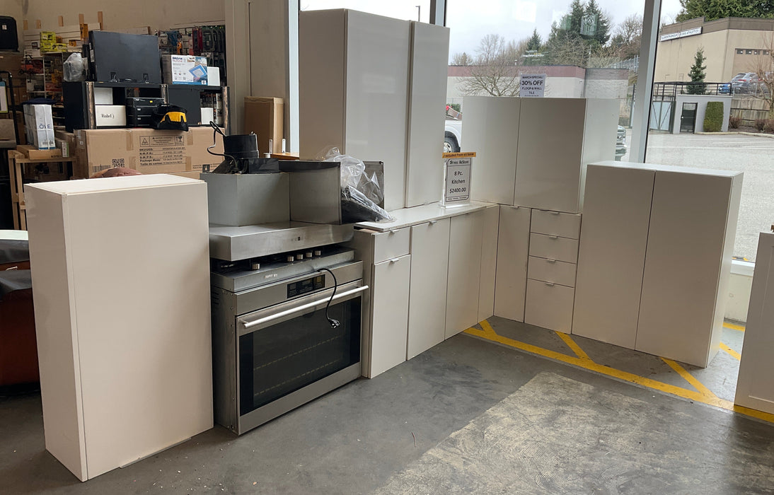 8 Piece Kitchen Cabinet Set in White With Wall Oven and Cooktop(Used)