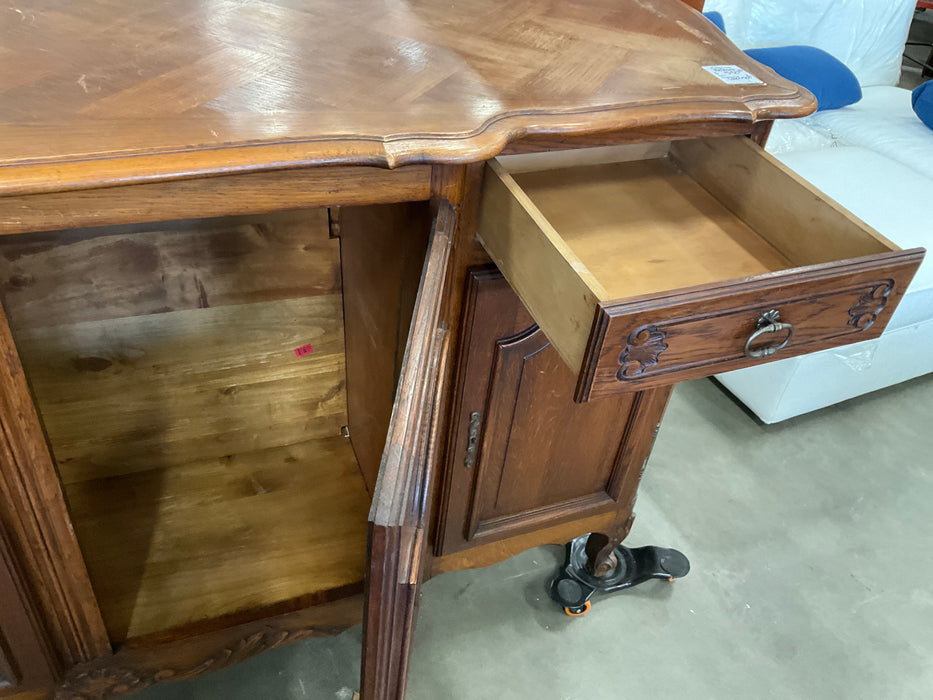 Antique dresser/cabinet