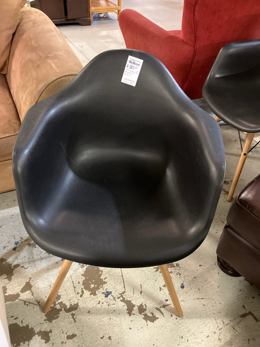 Black plastic chair (used)