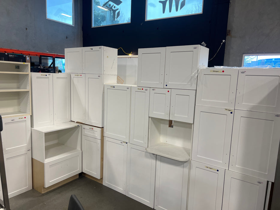 White Shaker Kitchen Cabinets (Used)