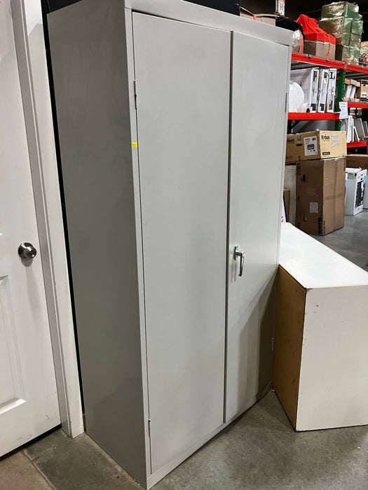 Metal storage cabinet (Used)