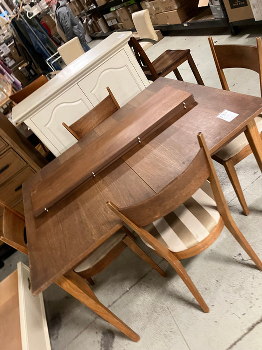 Dining Table with 4 Chairs (Used)