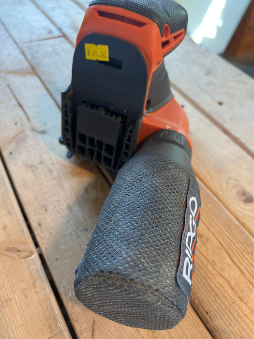 RIDGID 18V Brushless 3-Speed 1/4-inch Sheet Sander (Tool Only) (used)