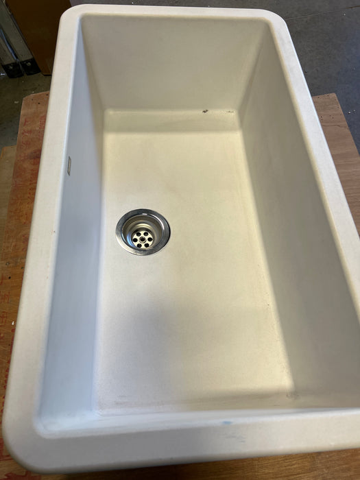 Blanco IKON SILGRANIT 33 in. Single Bowl Farmhouse Apron-Front Kitchen Sink - White (new) (damaged)