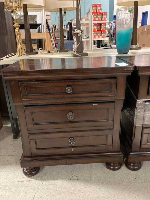 Brown nightstand (used)