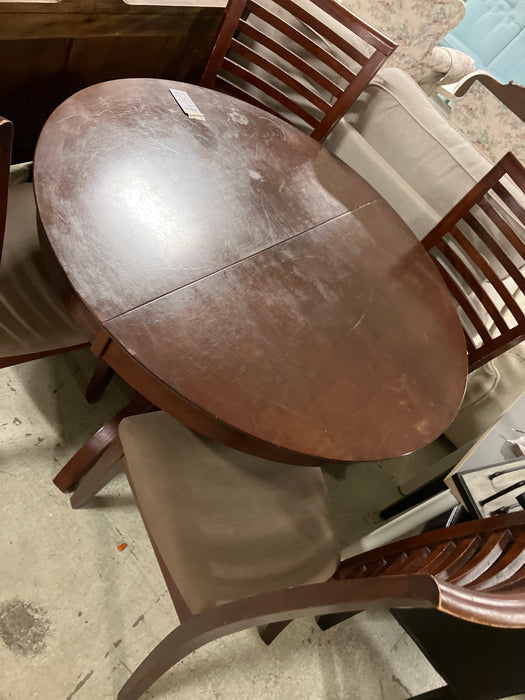 Dining table with 4 chairs (used)