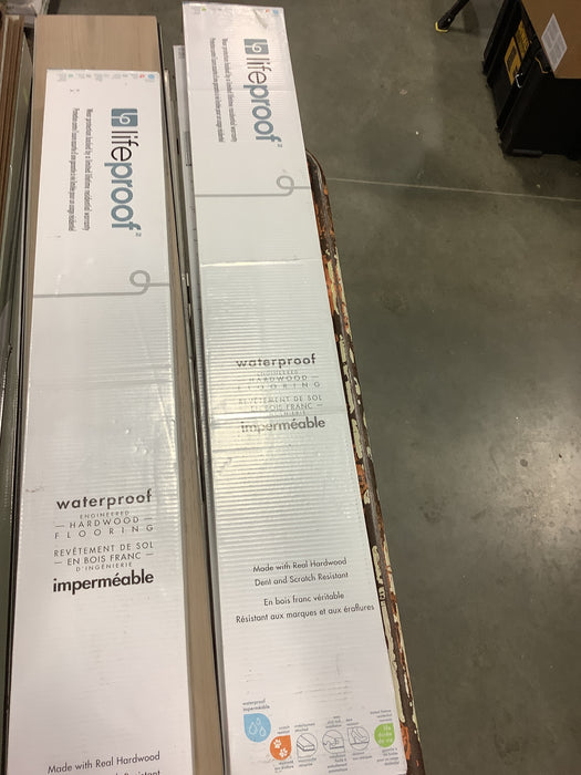 Lifeproof McCall 7mm x 6.5-inch x R/L Click Waterproof Engineered Oak Flooring (21.80 sq. ft./case)
