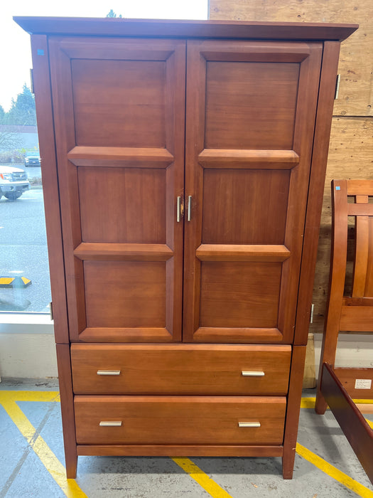 4-Piece Queen Sized Wooden Bedroom Set