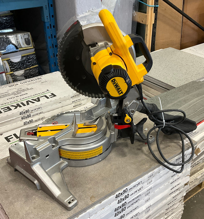 Dewalt 15 Amp Corded 10" Compound Miter Saw (Used)