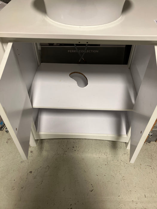 Vanity with sink + Faucet (used)