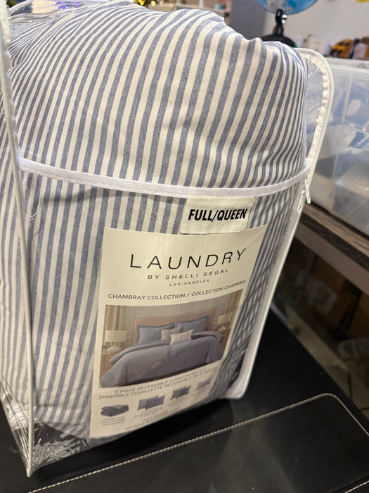 5 piece Full/Queen Comforter Set (New)