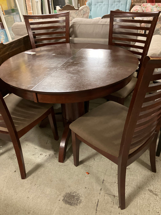 Dining table with 4 chairs (used)