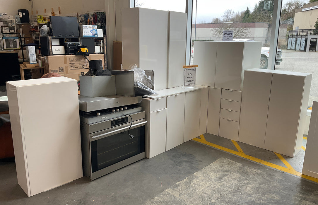 8 Piece Kitchen Cabinet Set in White With Wall Oven and Cooktop(Used)