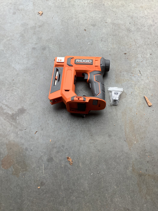 RIDGID 18V Cordless 3/8-inch Crown Stapler (Tool-Only)(New)
