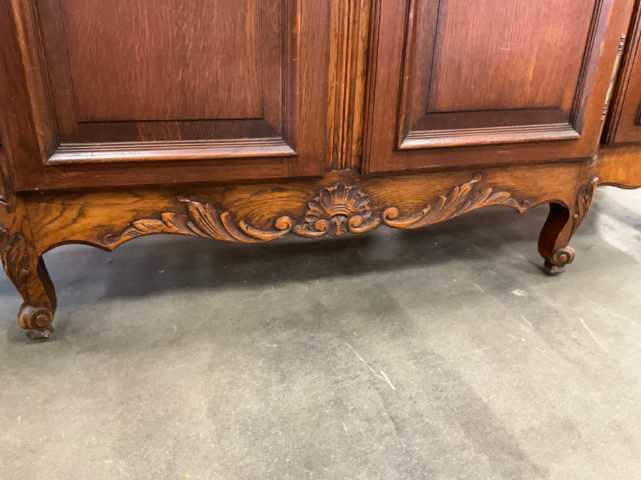 Antique dresser/cabinet