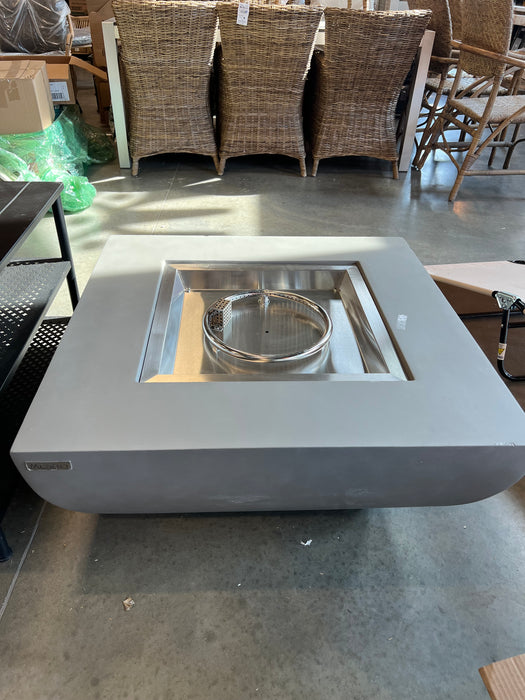 Modeno WESTPORT Fire Table Liquid Propane (as is chipped)