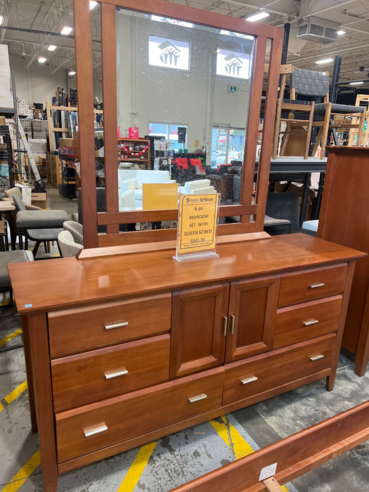 4-Piece Queen Sized Wooden Bedroom Set