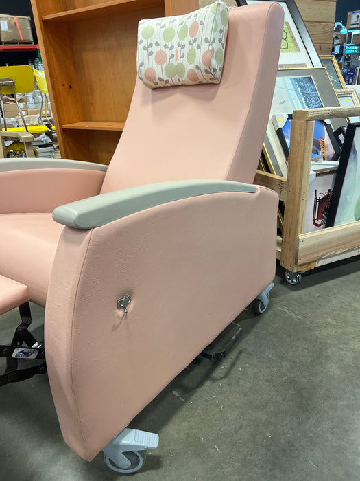 Geri Reclining Chair for Clinical Care (used)
