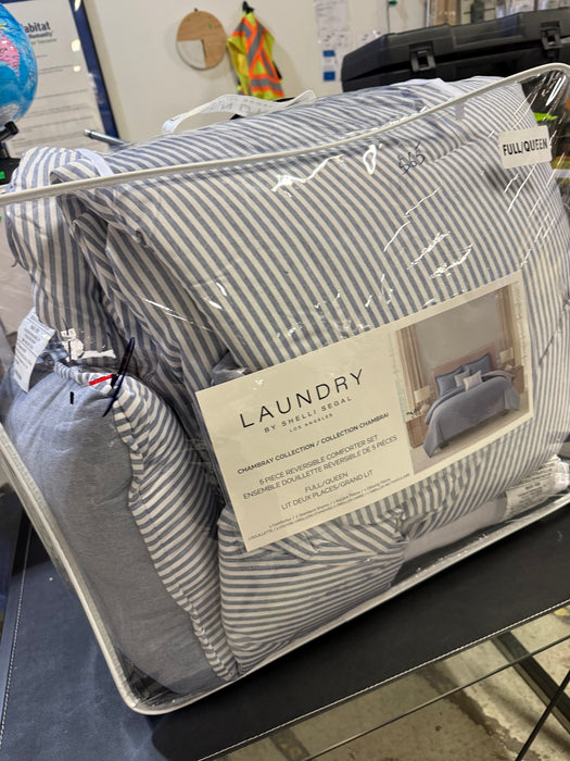 5 piece Full/Queen Comforter Set (New)