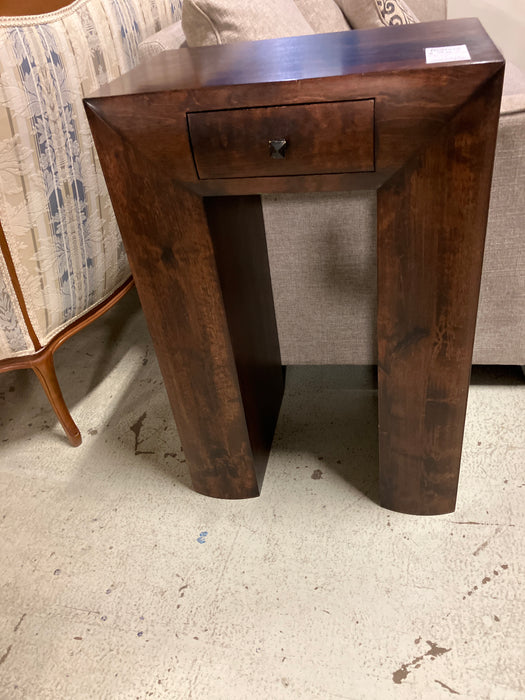 Brown end table (used)