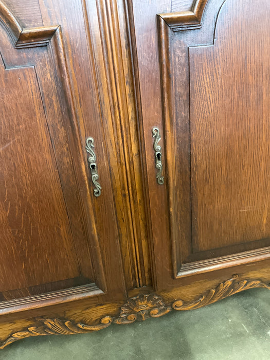 Antique dresser/cabinet