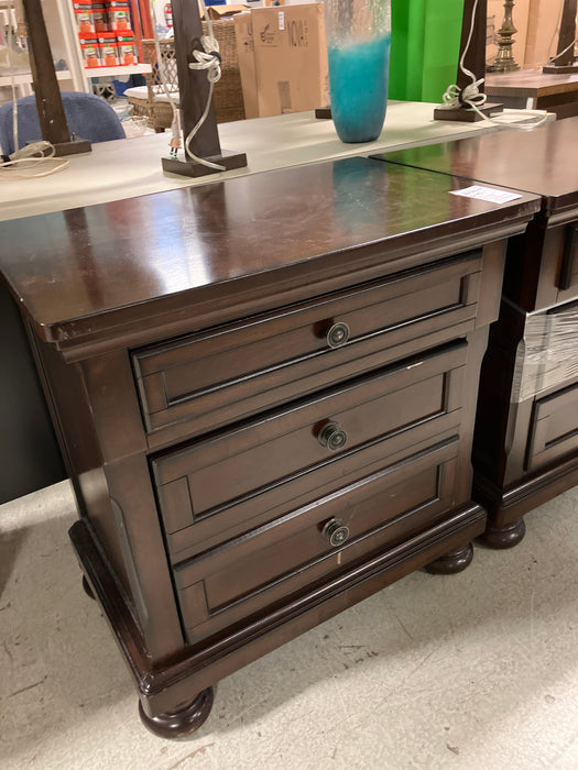 Brown nightstand (used)
