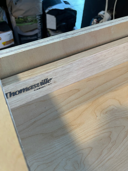 Thomasville Nouveau Newton 30-inch W x 34.6-inch H x 24-inch D Assembled Kitchen Base Cabinet/Cupboard in Lilly Solid White with 3 Soft Close Drawers (BD303V) (new)