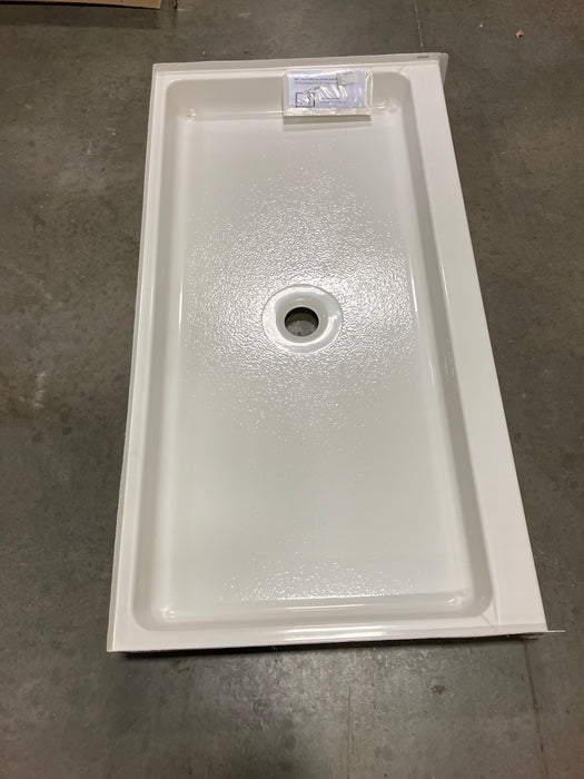 MAAX Alaska 60L x 32W x 7H Rectangular Centre Drain Fibreglass Shower Base Pan in White