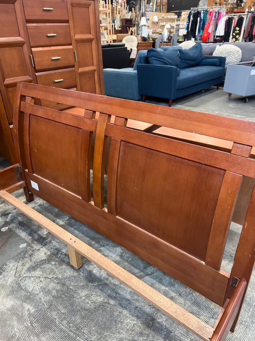 4-Piece Queen Sized Wooden Bedroom Set