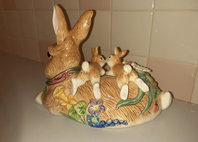 Fitz & Floyd Classics Rabbit Mom with 2 Bunnies Figurine