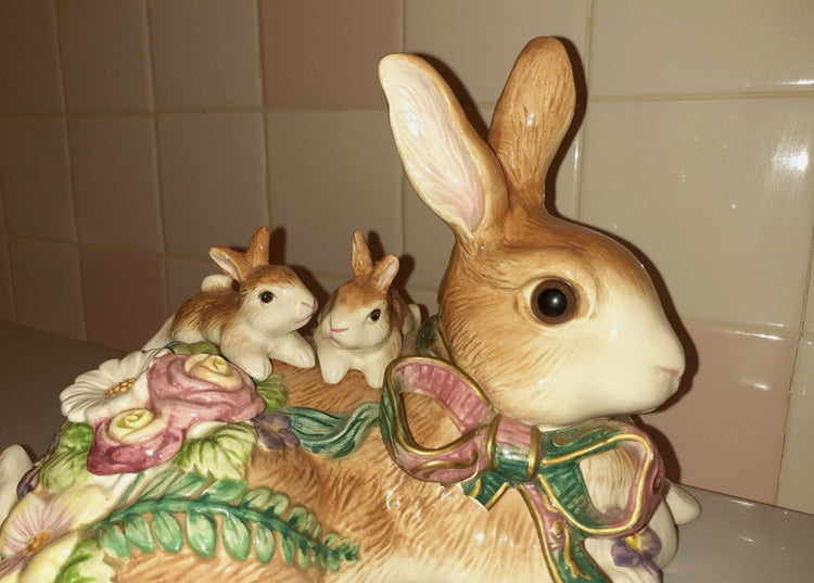 Fitz & Floyd Classics Rabbit Mom with 2 Bunnies Figurine
