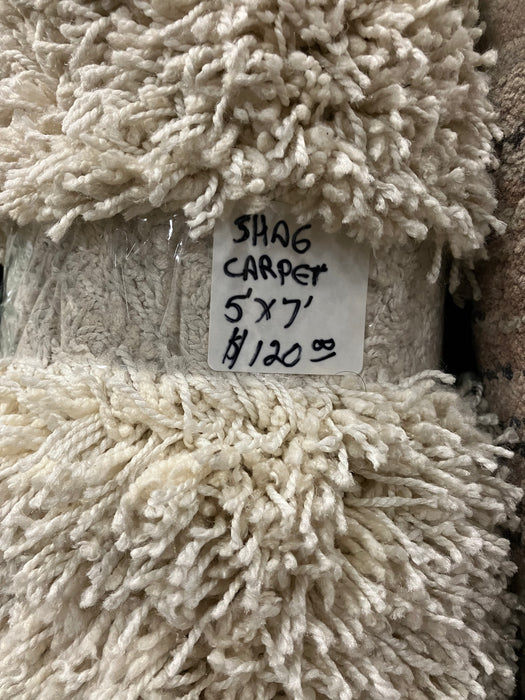 5’ x 7’ Cream Shag Carpet