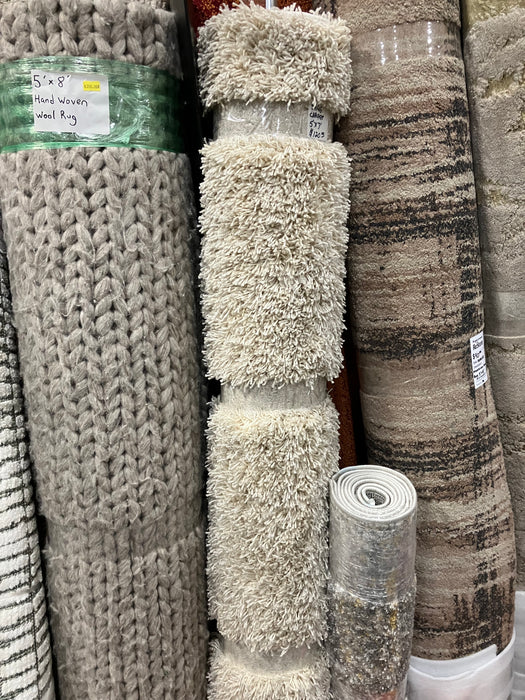 5’ x 7’ Cream Shag Carpet