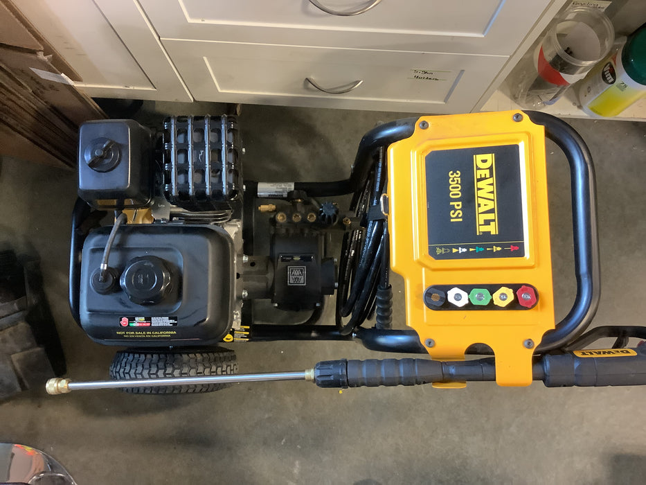 DEWALT 3500 PSI 2.5 GPM Gas Cold Water Pressure Washer with DeWalt 208cc Engine (USED)